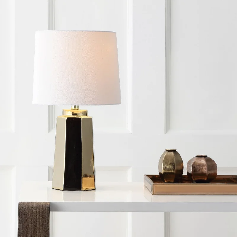 leather table lamps with a distressed texture for a rugged charmleather table lamps with a distressed texture for a rugged charmSAFAVIEH Lighting Laurence 17-inch LED Table Lamp - 10"x10"x17.25" - 10Wx10Dx17H leather table lamps with a distressed texture for a rugged charmleather table lamps with a distressed texture for a rugged charmSAFAVIEH Lighting Laurence 17-inch LED Table Lamp - 10"x10"x17.25" - 10Wx10Dx17H